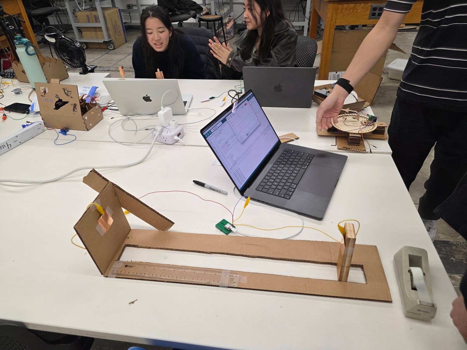 Distance capacitive sensor setup being tested in class