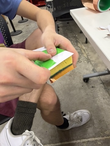 Taping parallel copper plates onto both sides of the sponge for the capacitive weight sensor