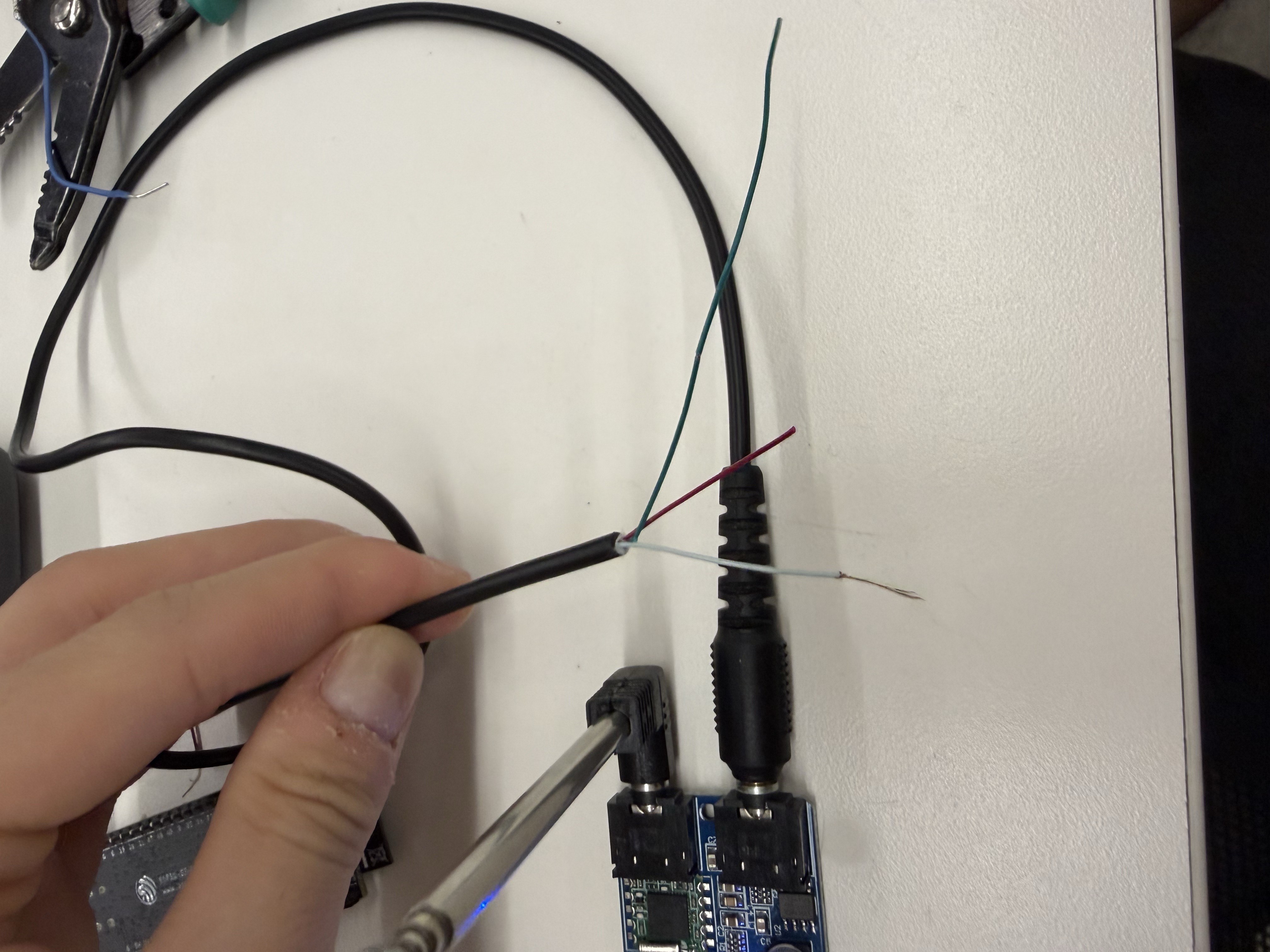Connecting an AUX cable from old headphones to the circuit board