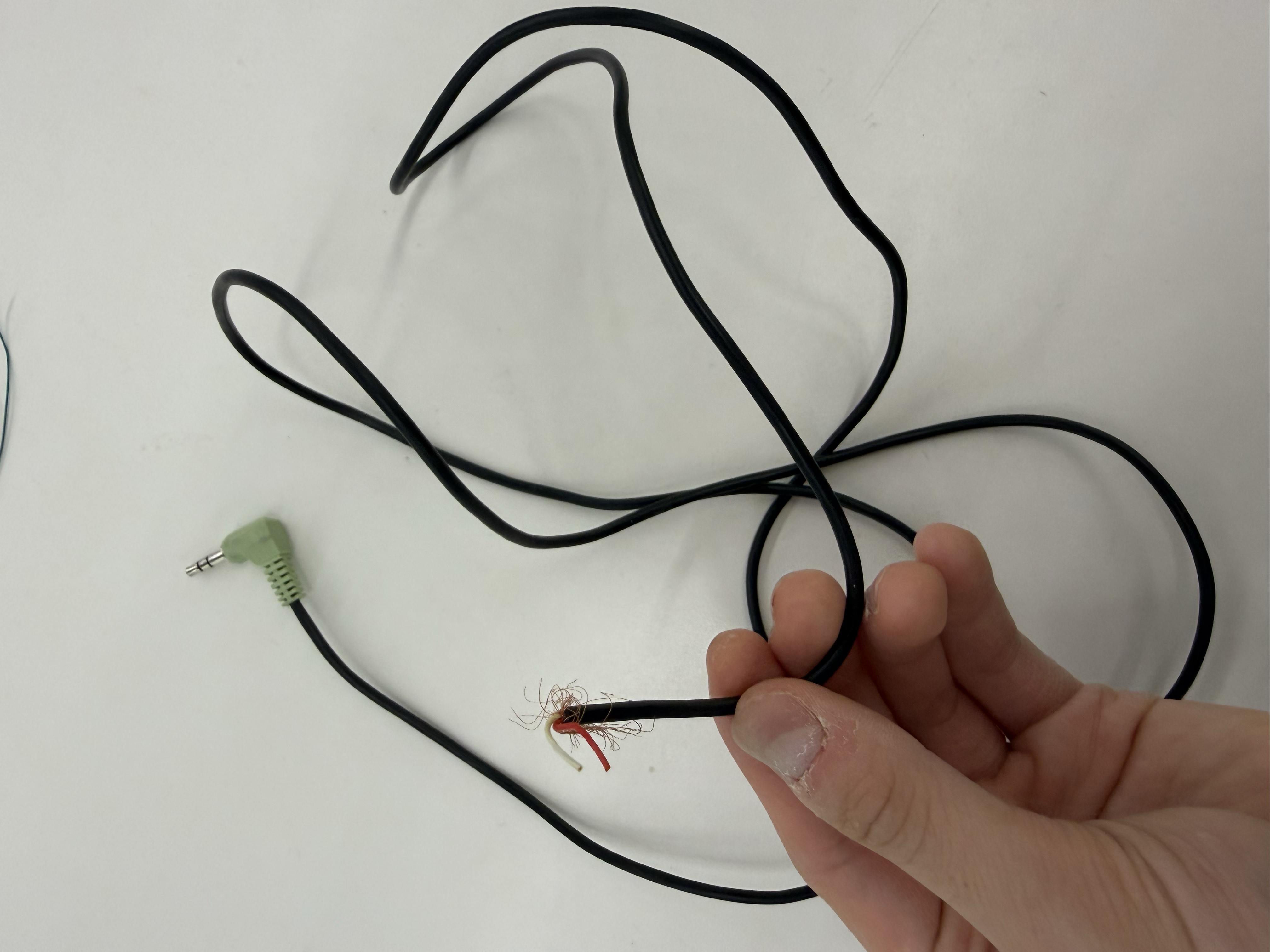 Second AUX cable used for TEA5767 audio