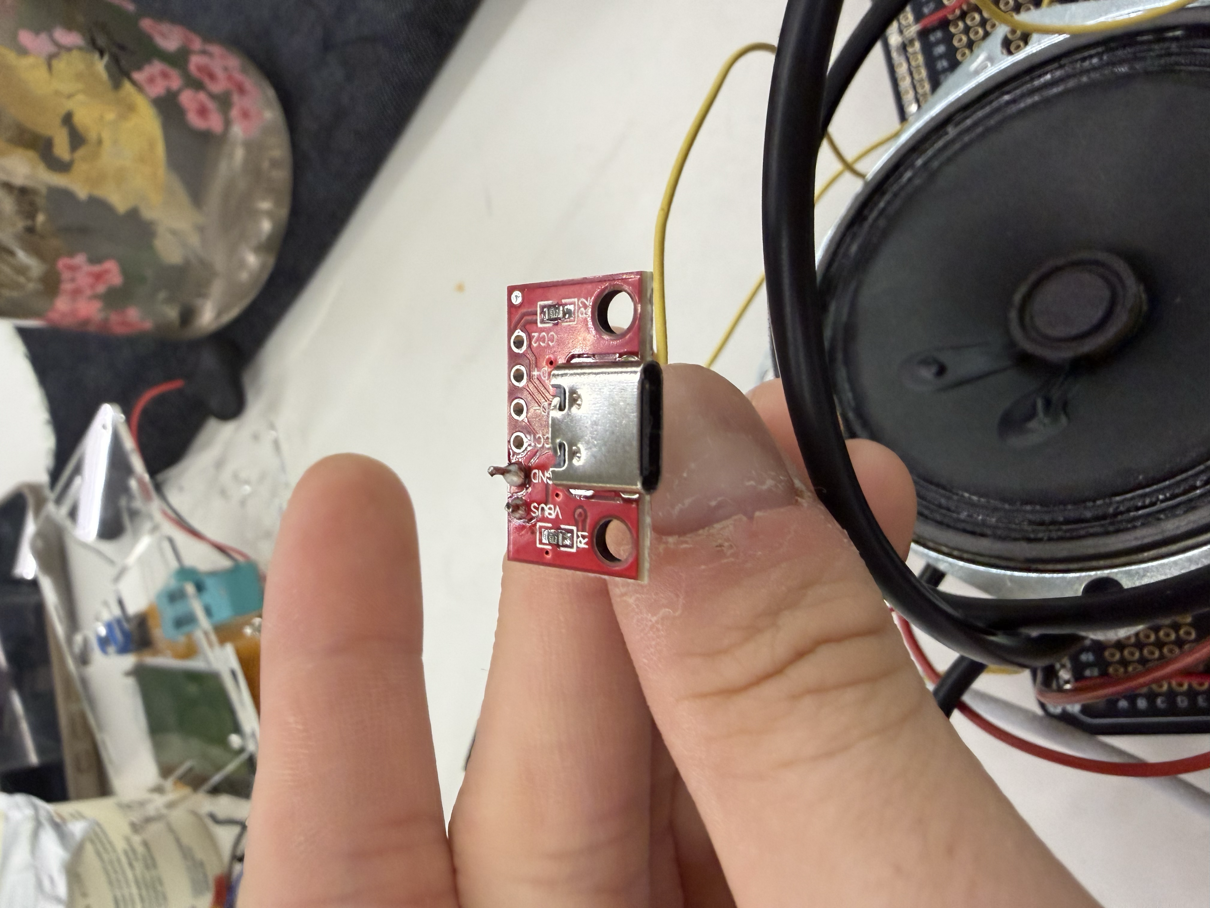 USB-C port connected to the ESP32 ground and power pins